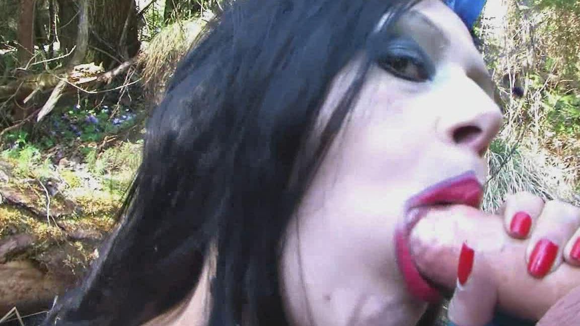 16P Pictures Peituda Diva De Borracha Azul Boquete Ao Ar Livre