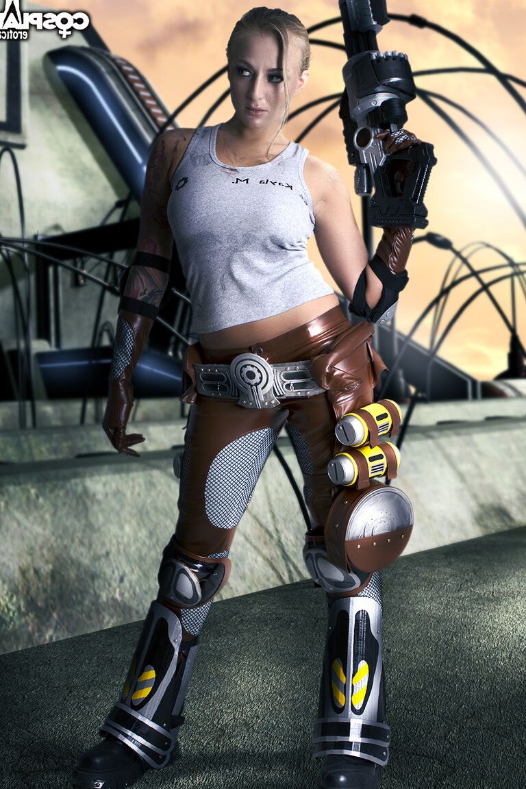 12P Anya Stroud Gears of War nacktes Cosplay