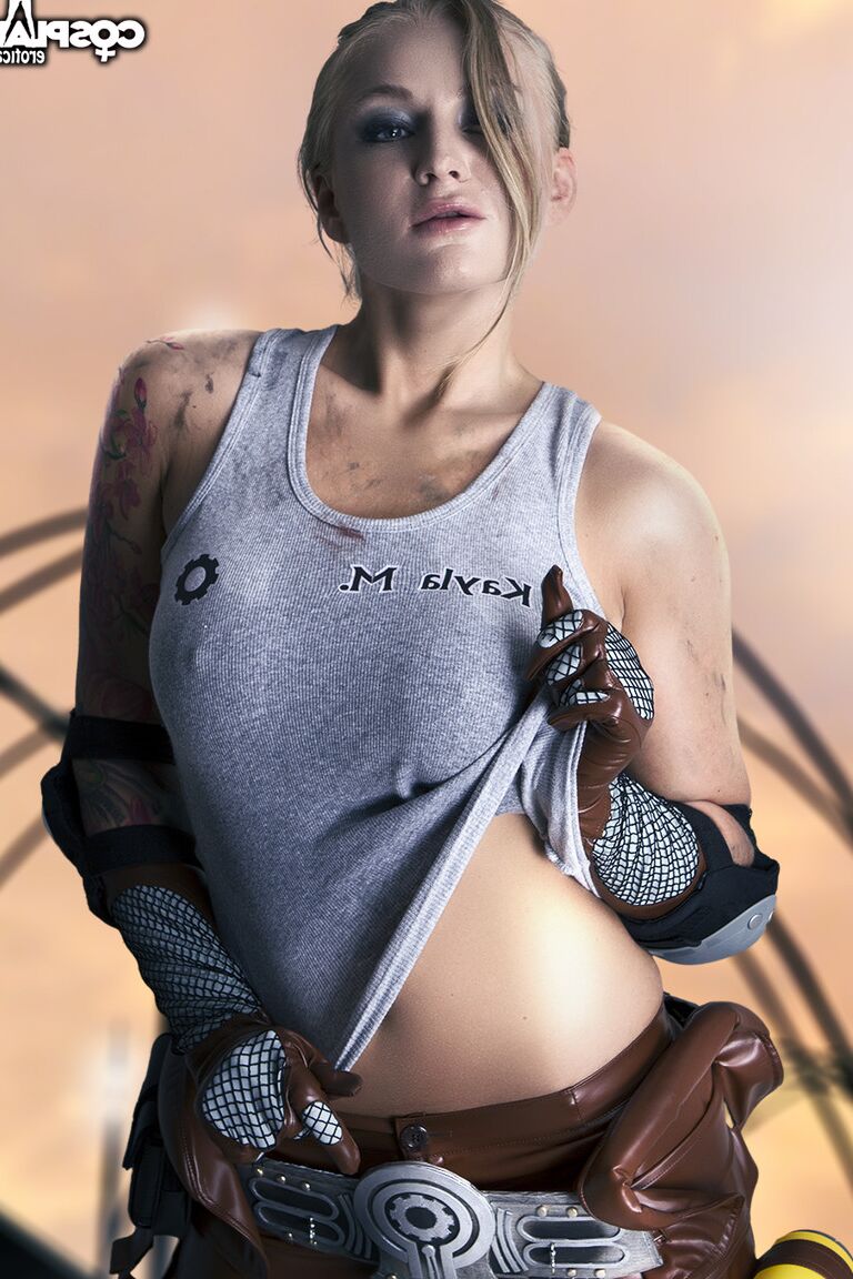12P Anya Stroud Gears of War nacktes Cosplay