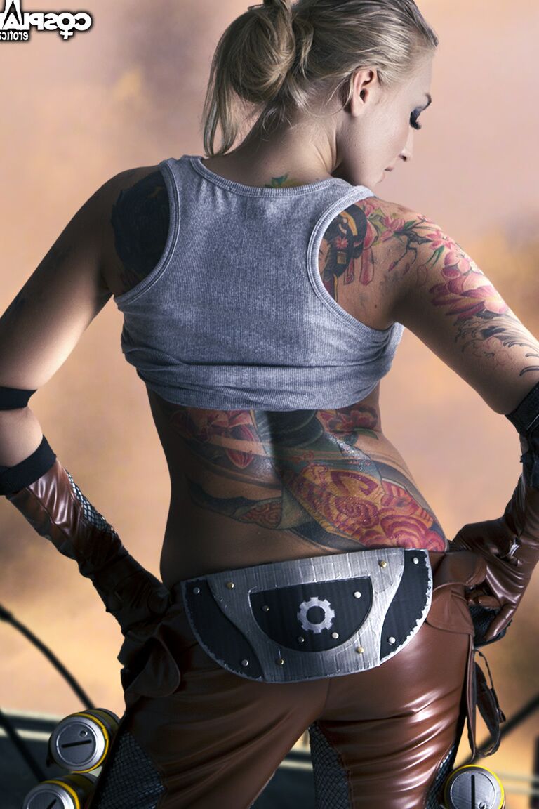12P Anya Stroud Gears of War nacktes Cosplay