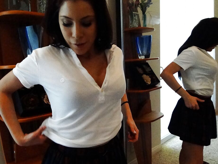 16P Amadora namorada latina Alexa Nicole em tiras de óculos para foder