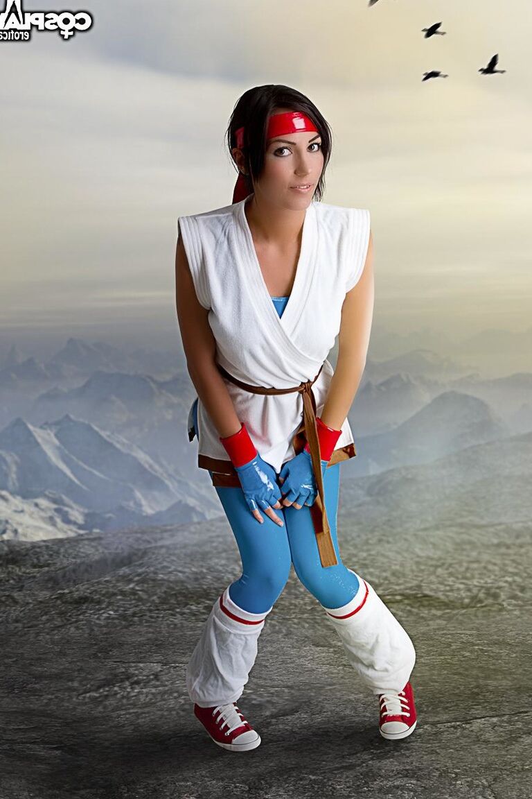 12P Yuri Sakazaki O Rei dos Lutadores cosplay nu