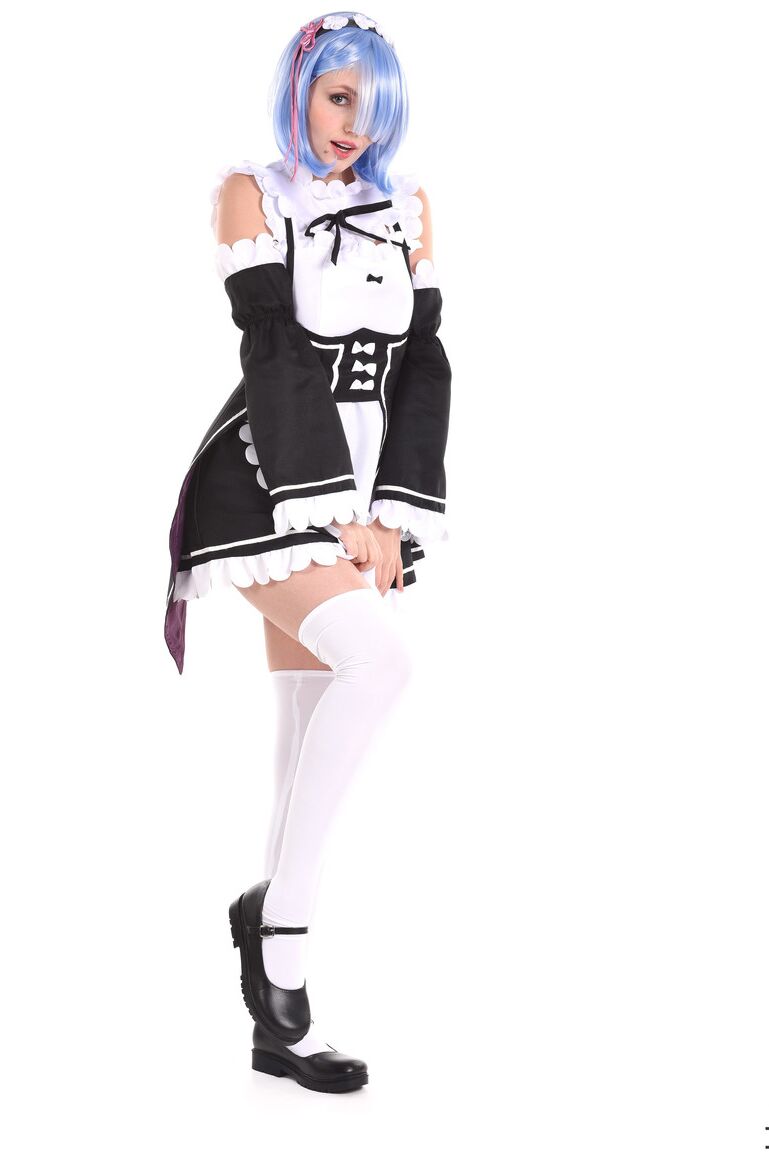 15P Das süße Mädchen Sia Siberia fickt ihre Muschi mit einem Dildo, während sie in Cosplay-Kleidung geschmückt ist