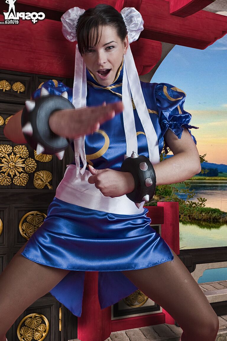 12P Chun Li Street Fighter cosplay desnudo