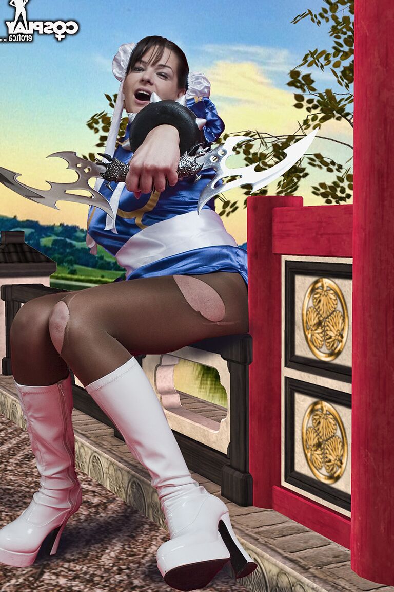12P Chun Li Street Fighter cosplay desnudo