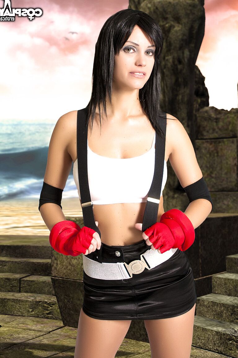 12P Cosplay Érotique Tifa Final Fantasy cosplay nu