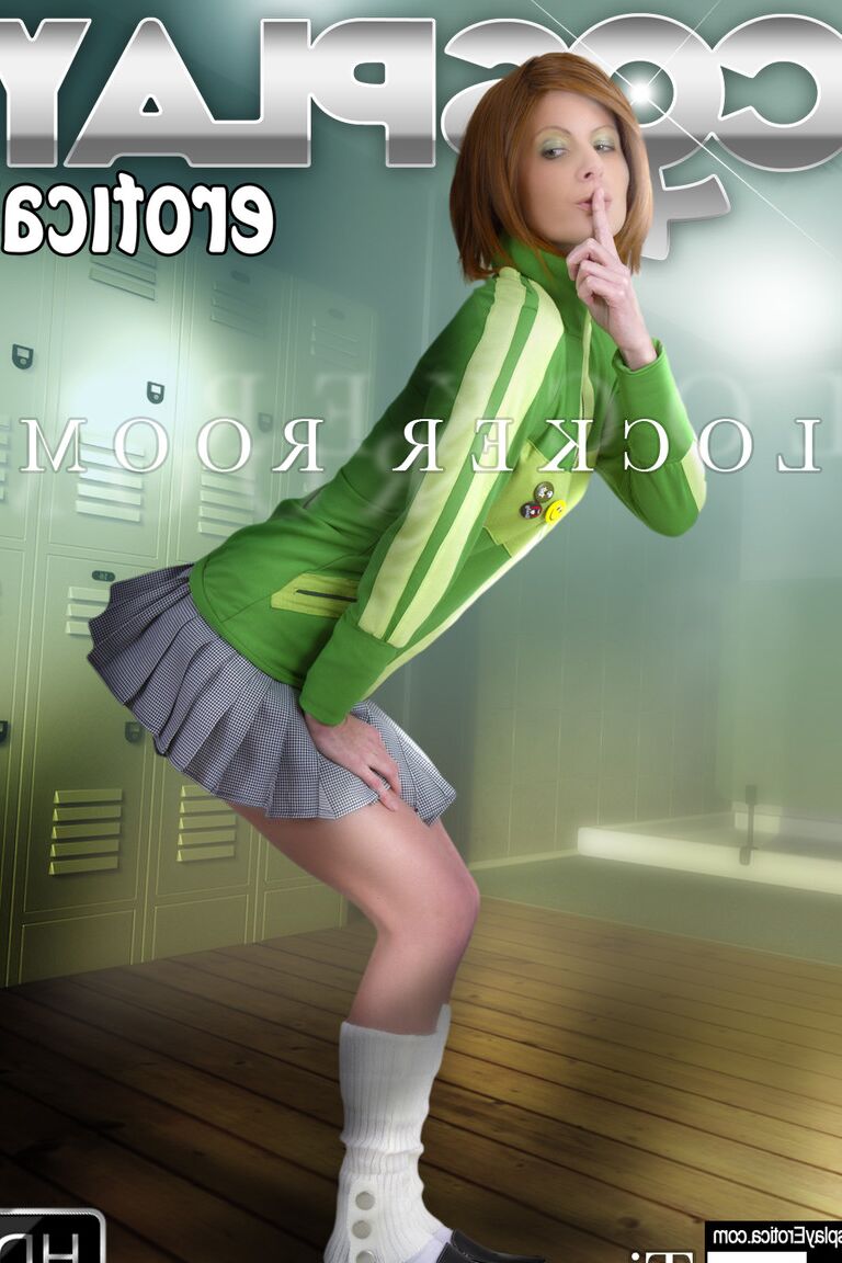 12P Chie Satonaka Persona 4 nua cosplay