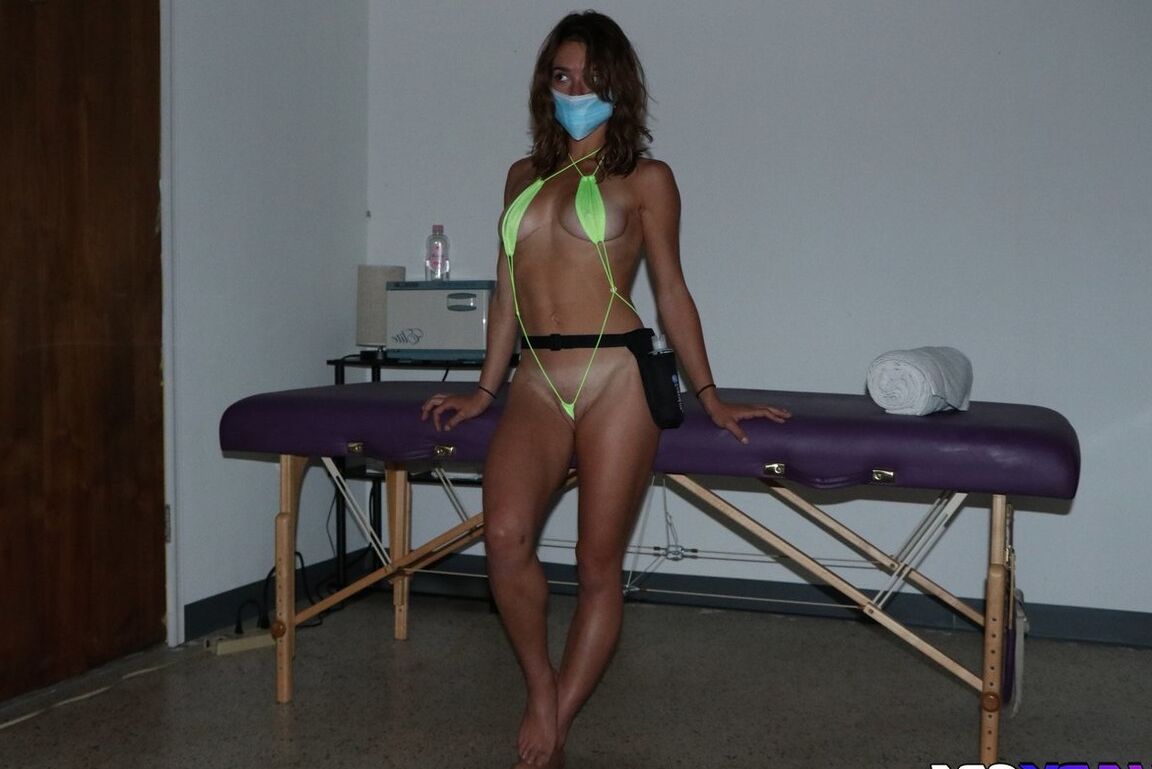 15P Naughty masseuse Karmen gave intense oily handjob after a massage
