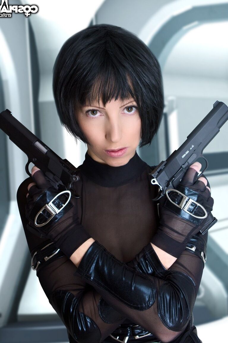 12P Cosplay Erótica Angela em Surto cosplay nu