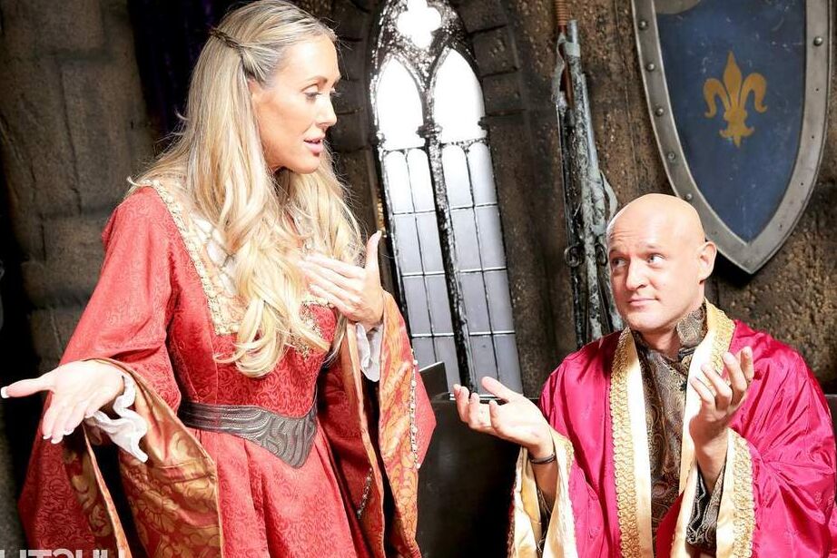 16P La mujer mayor Brandi Love es follada duro durante los juegos de cosplay