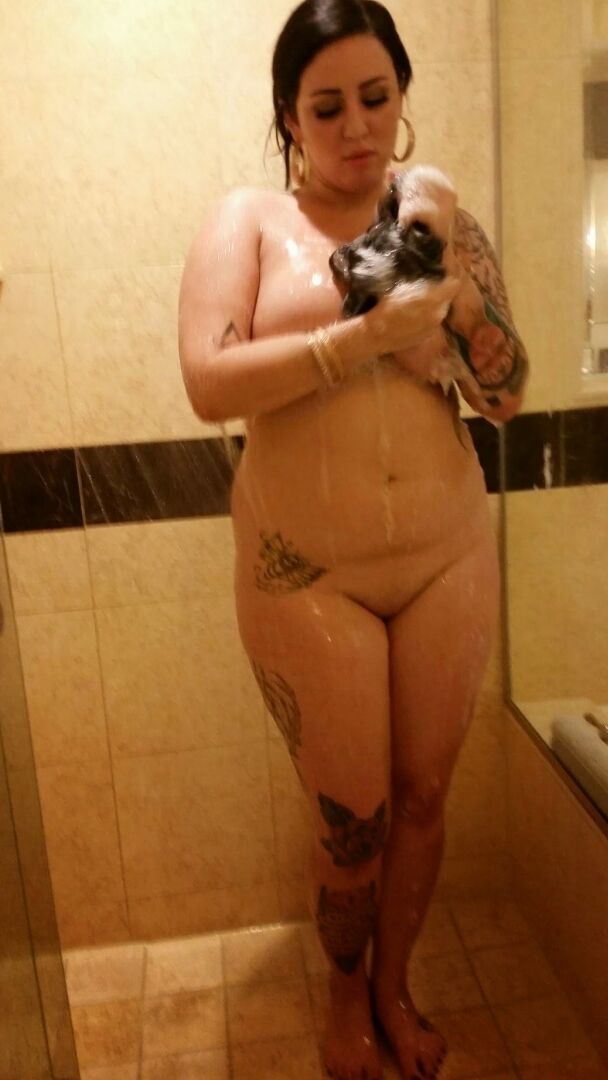 21P Curvaceous MILF Brianna Rose flaunts her sweet curves while showering