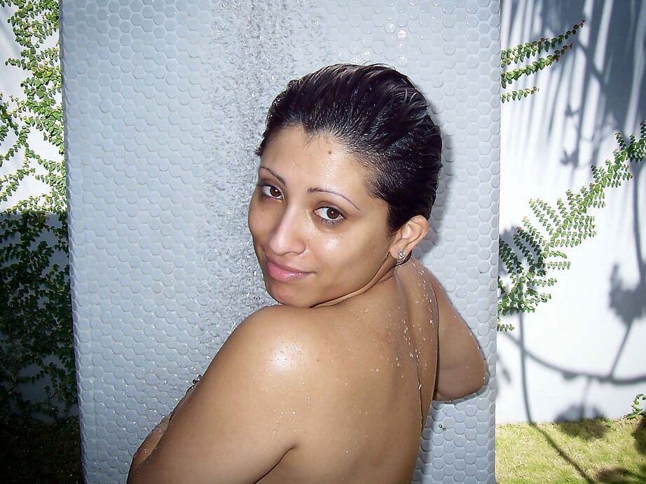 14P インド人の初めてのタイマーが単独行動中に孤立した乳首を露出