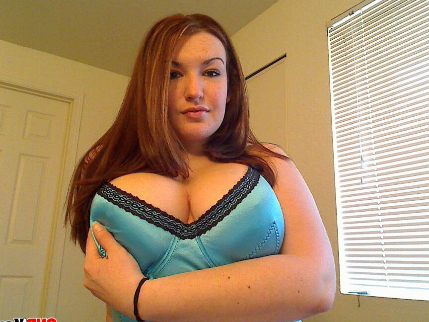 Las enormes tetas de 12P Kaylas se ven increíbles con su corsé azul celeste