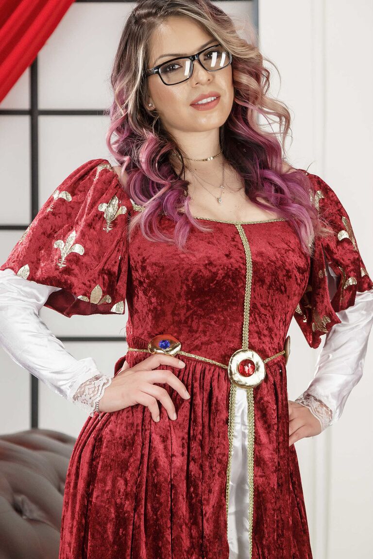 18P Modelo solo com peitos grandes tira vestido longo e lingerie para poses nuas
