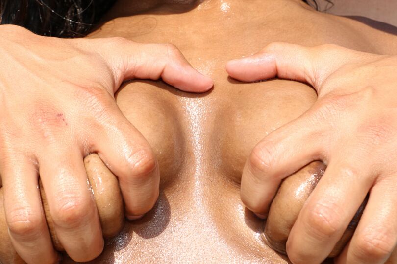 16P Garota negra peituda Lexi Rose levando uma surra intensa de boceta careca ao ar livre