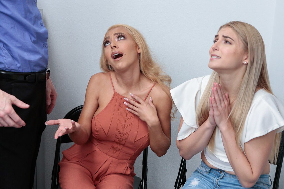21P 素晴らしい曲線を持つブロンドの女の子、ニッキー ピーチとハニー ブロッサムが体当たりされる