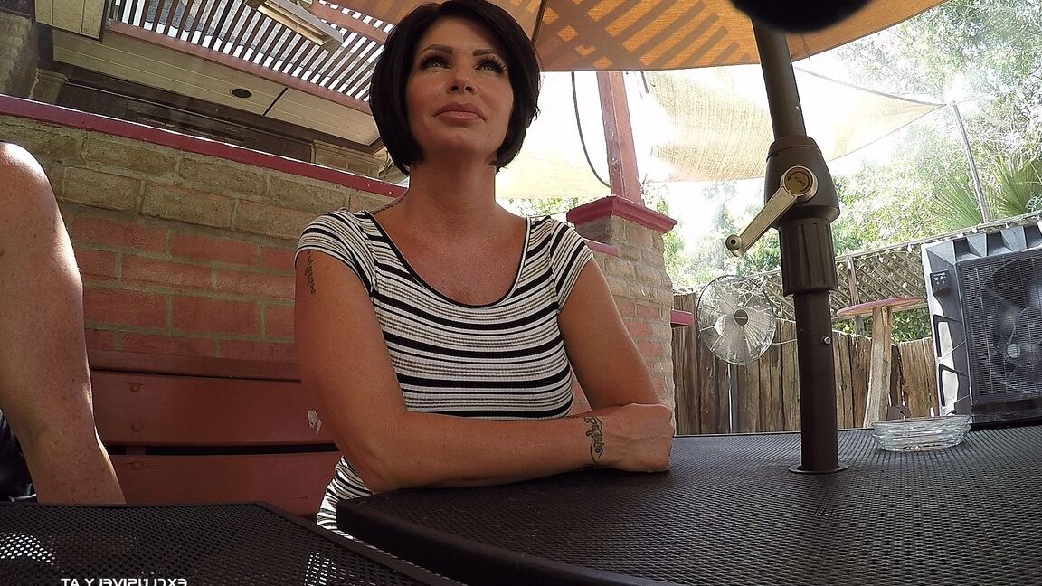 16P Big titted MILF Shay Fox engole restos de creampies de uma taça de martini