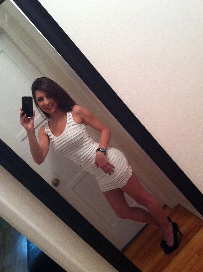 15P La princesa amateur Lexi mostrando sus preciosos pechos en una recopilación casera