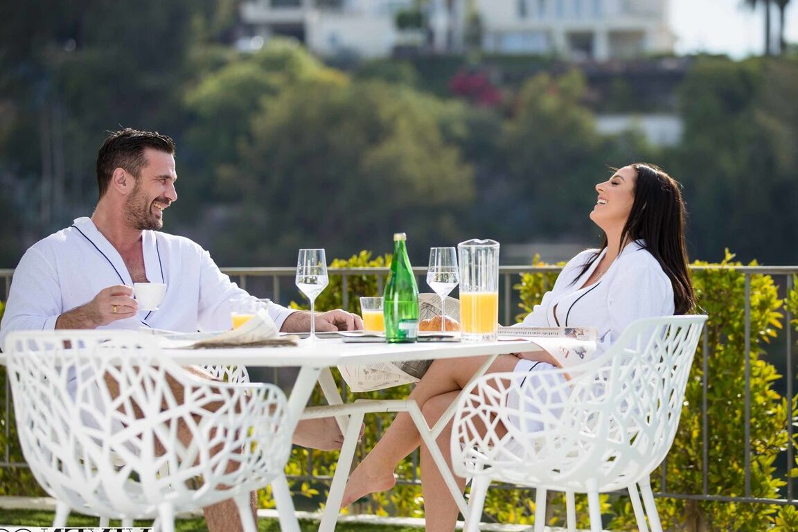 21P Vixen Angela White, Manuel Ferrara