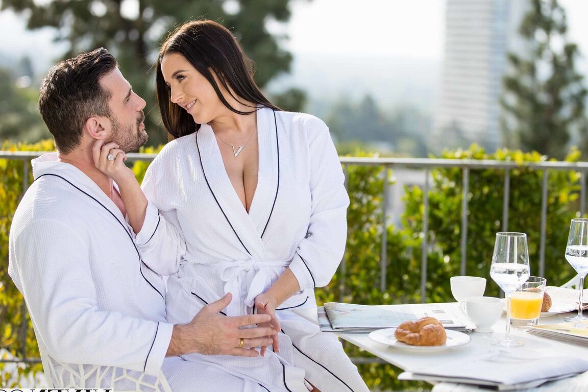 21P Vixen Angela White, Manuel Ferrara