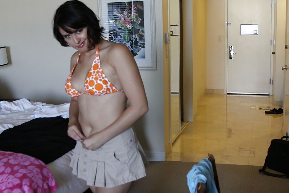 16P La novia amateur Brooke Lee Adams muestra su cuerpo caliente al aire libre