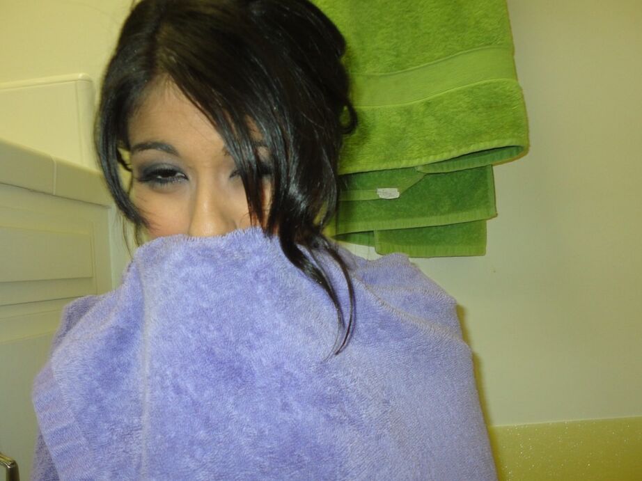 16P Latina ex-girlfriend Ruby Reyes caught naked in shower by her ex-bf
