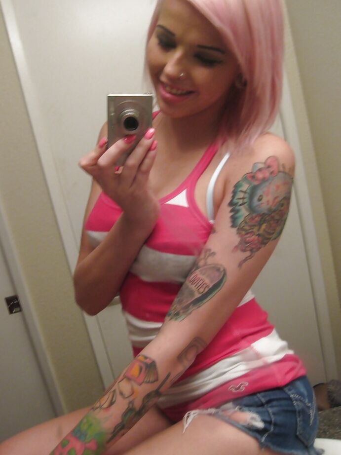 16P Pretty ex-girlfriend Hayden snapping off nude selfies in her bathroom
