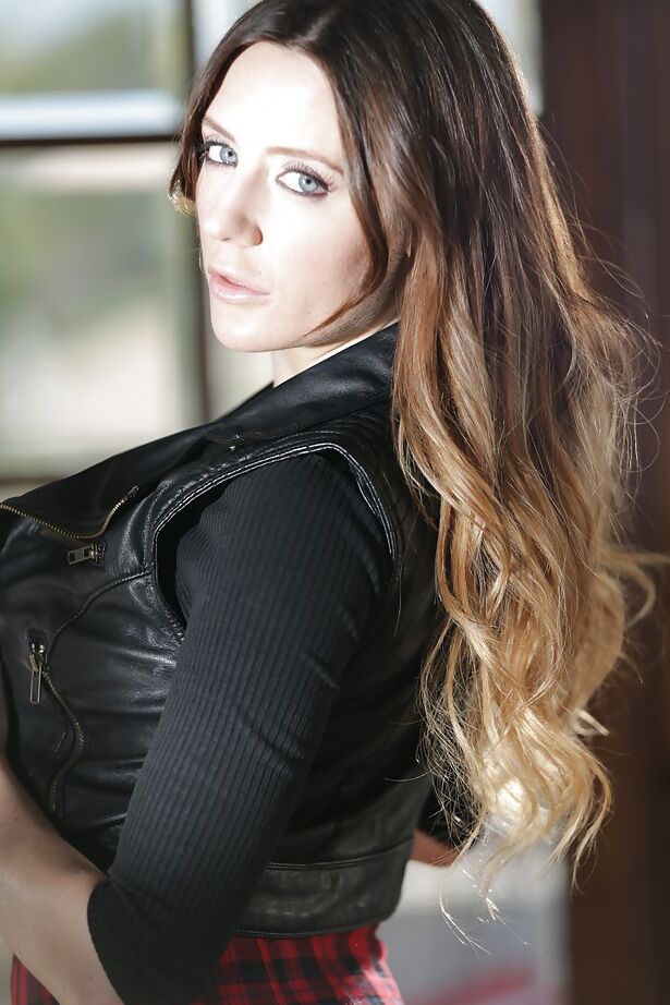 16P Europeia gata Samantha Bentley piscando roupa íntima upskirt