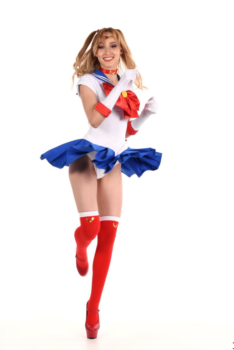 15P Solo girl Kelly Collins prances about in cosplay attire before toying her cunt