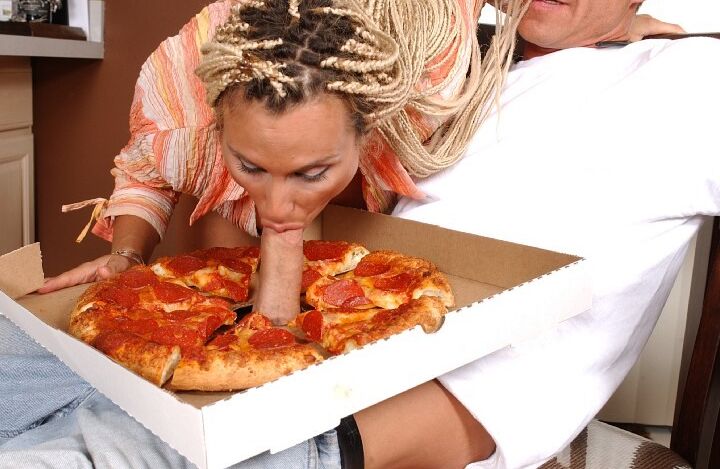 16P Deep-bosomed MILF with afro bunches gets dirty with a hung pizza-guy