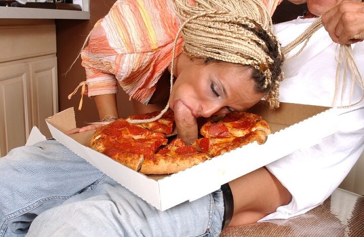 16P Deep-bosomed MILF with afro bunches gets dirty with a hung pizza-guy