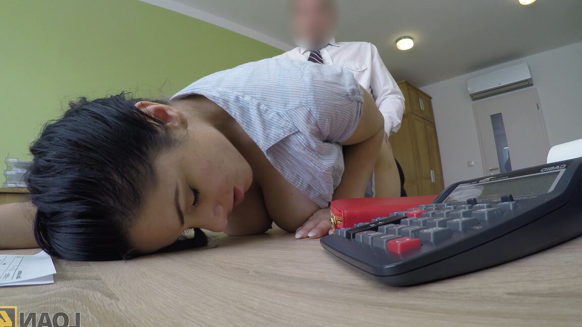 21P 十代の就活生アレックスが浮気面接官に騙されてセックスさせられる