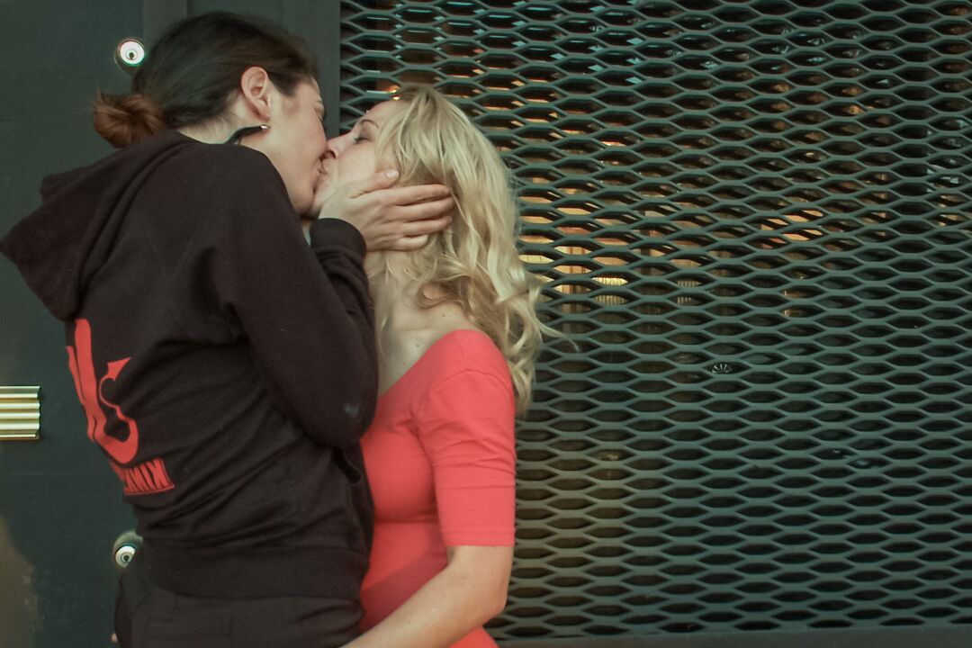 21P Fabelhafte MILF mit riesigen Titten Cherie DeVille wird in einem Schreibmaschinenladen gerammt