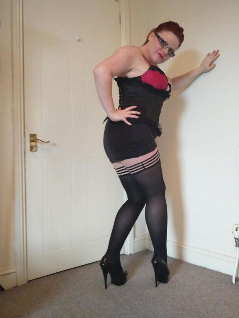 16P Middle-aged redhead Mollie Foxxx displays her shaved pussy with her glasses on