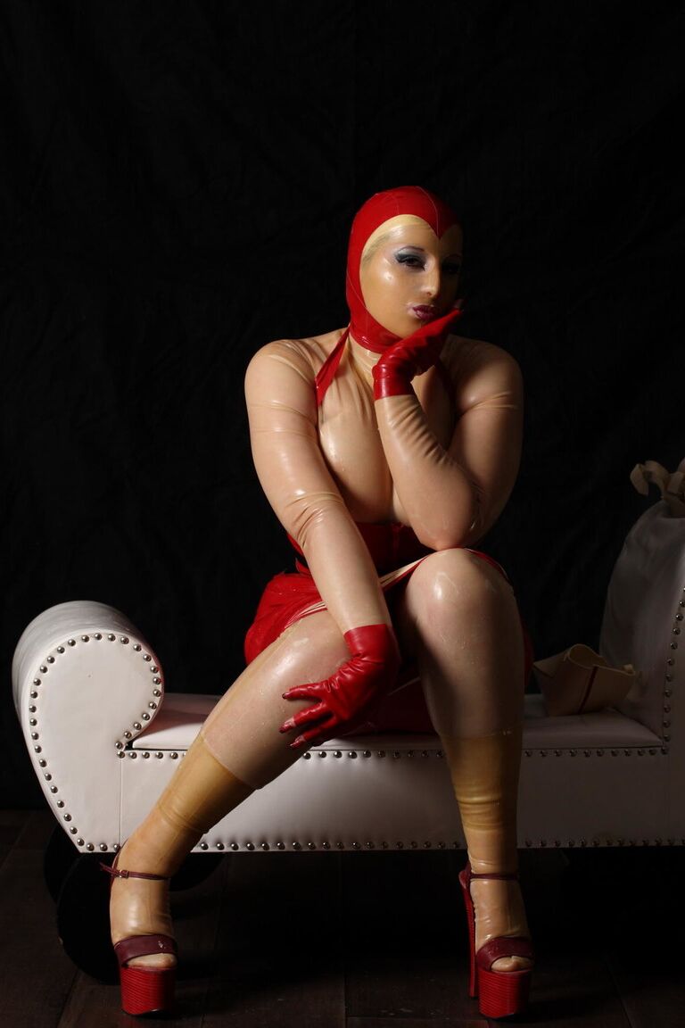 16P SOS Red Gasmask Nurse Pt 01Latex,Mask Fetish