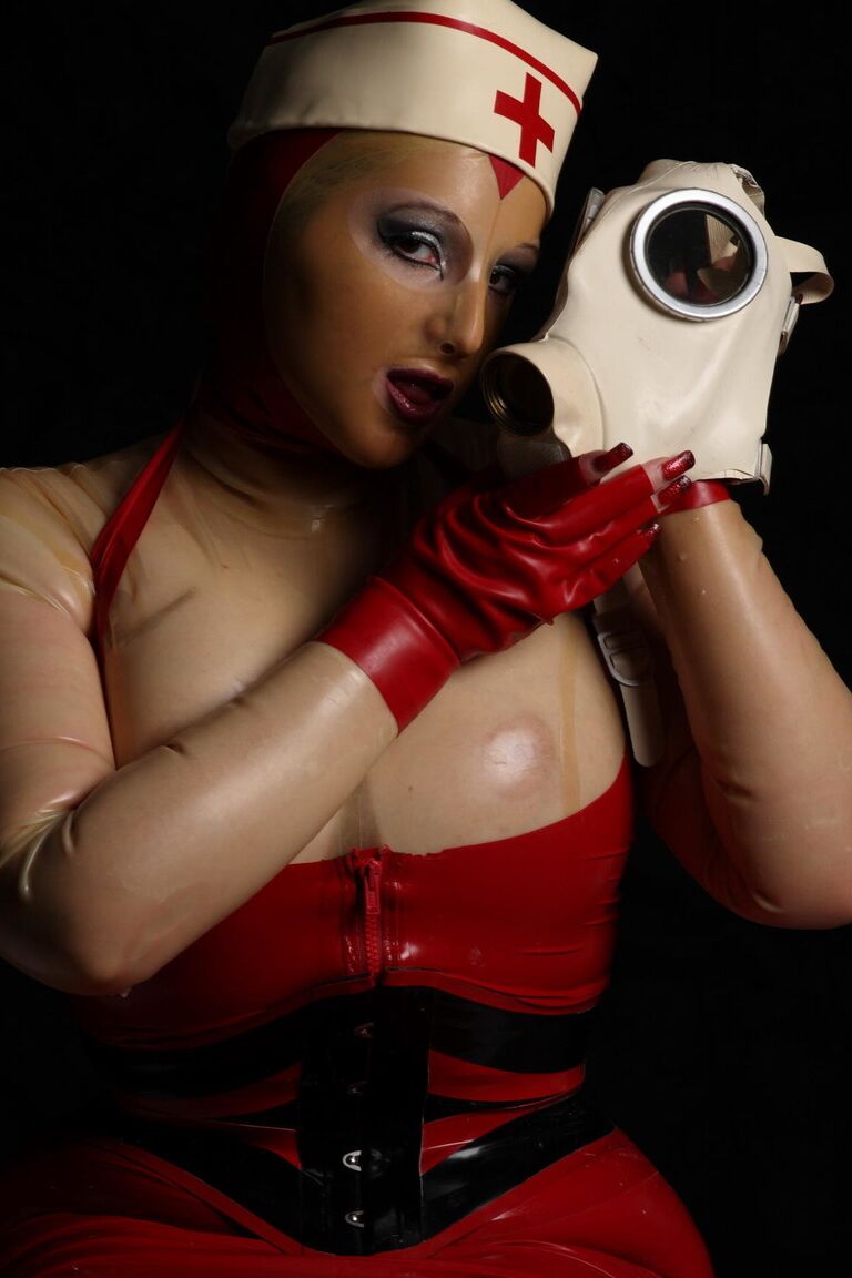 16P SOS Red Gasmask Nurse Pt 01Latex,Mask Fetish