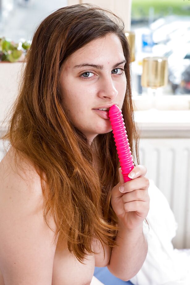 16P Nerdy amateur plumper Katharina baring beaver for toying and finger fucking