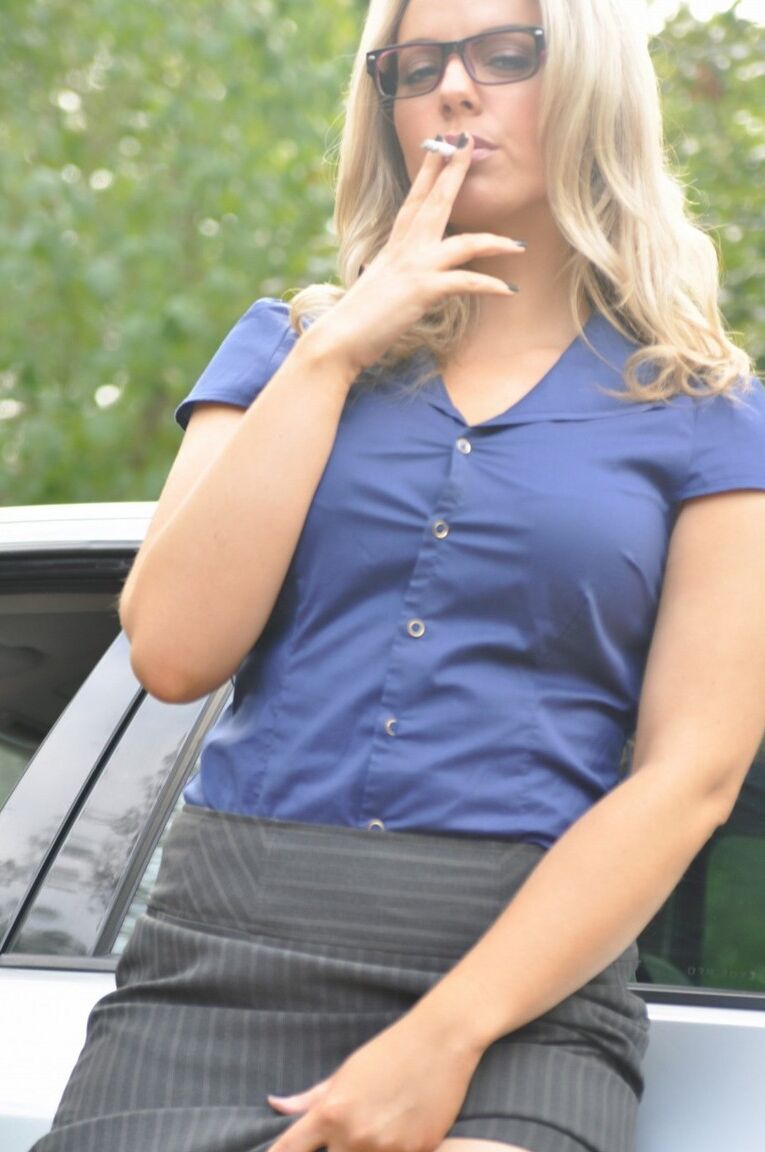 12P Hayleys Secrets Izzy Amador ao ar livre