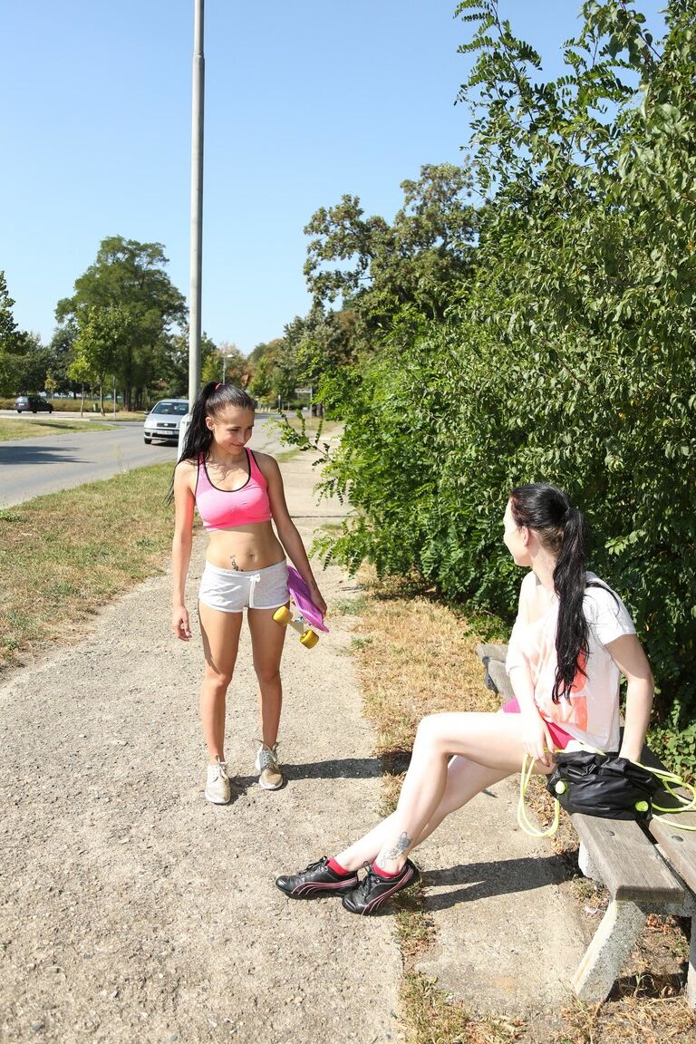 21P Fit brunettes Daphne J and Nicole Love toy each other's twats in nature