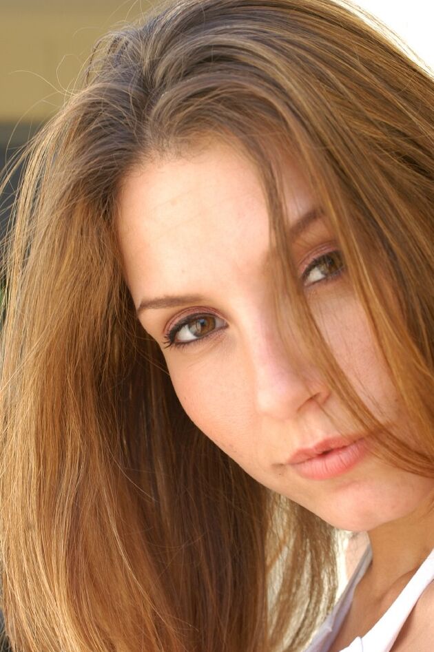 21P A morena suja Jamie mostra seus seios grandes