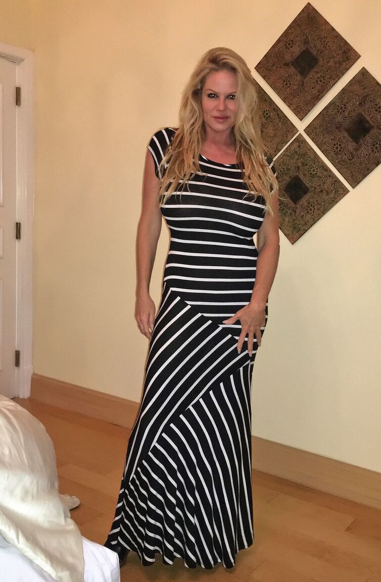 17P Big flagra MILF Kelly Madison libera seus enormes naturais