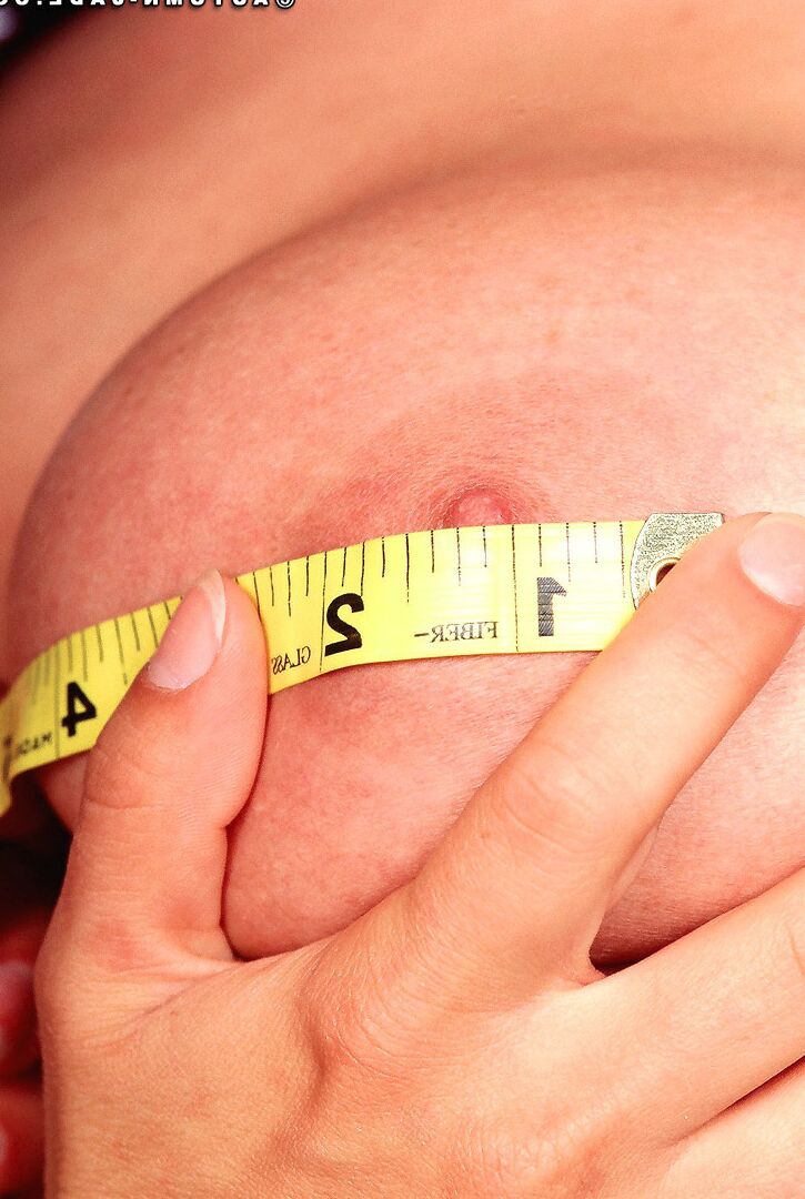 21P Curvaceous Annie Swanson and Autumn Jade measure and weigh their huge bosoms