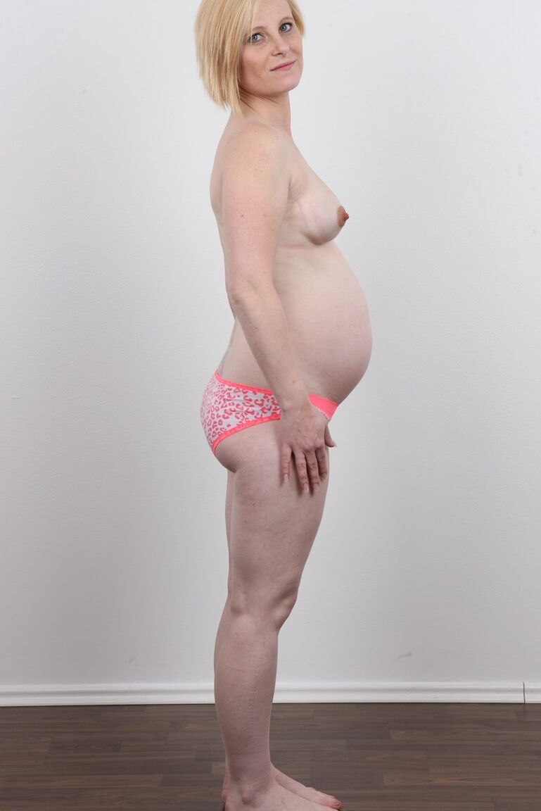 20P Pregnant girl lets her hormones get the better of her and decides to pose nude