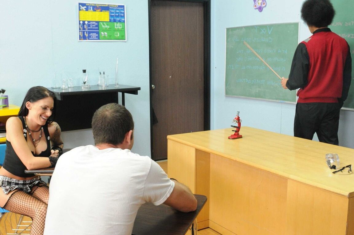 21P Tetas grandes na escola Jordan Ash, Juelz Ventura, Sophia Lomeli