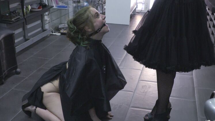 15P Silvia Rubi takes Aragne Spicy to the Spanish Kings Castle where she's gagged