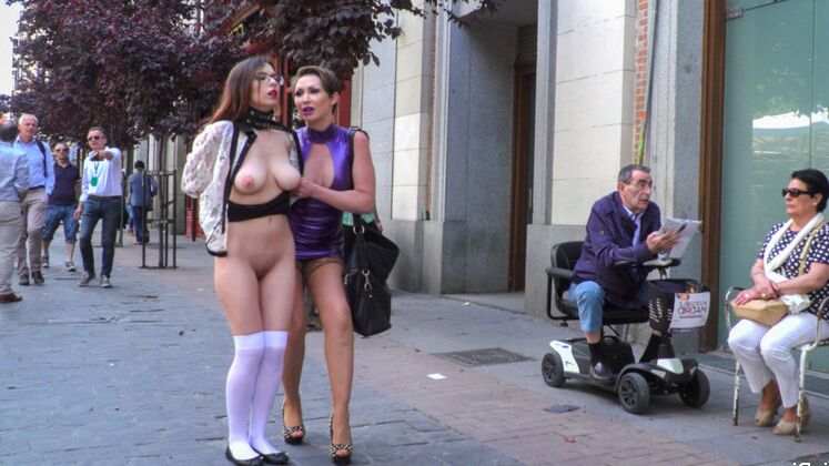 15P La belle et plantureuse Zenda Sexy est de retour pour encore plus de honte