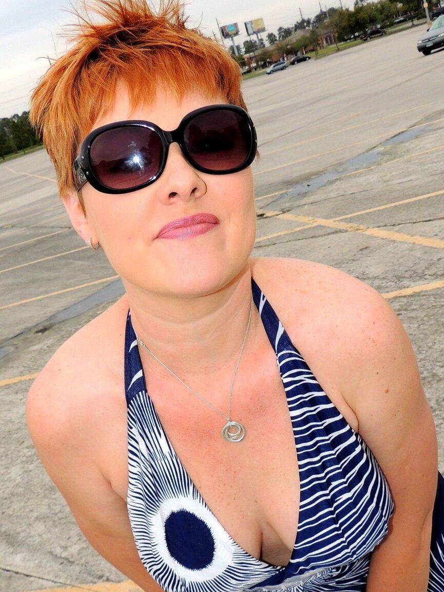 17P Ma Première Salope MILF Cheveux Courts