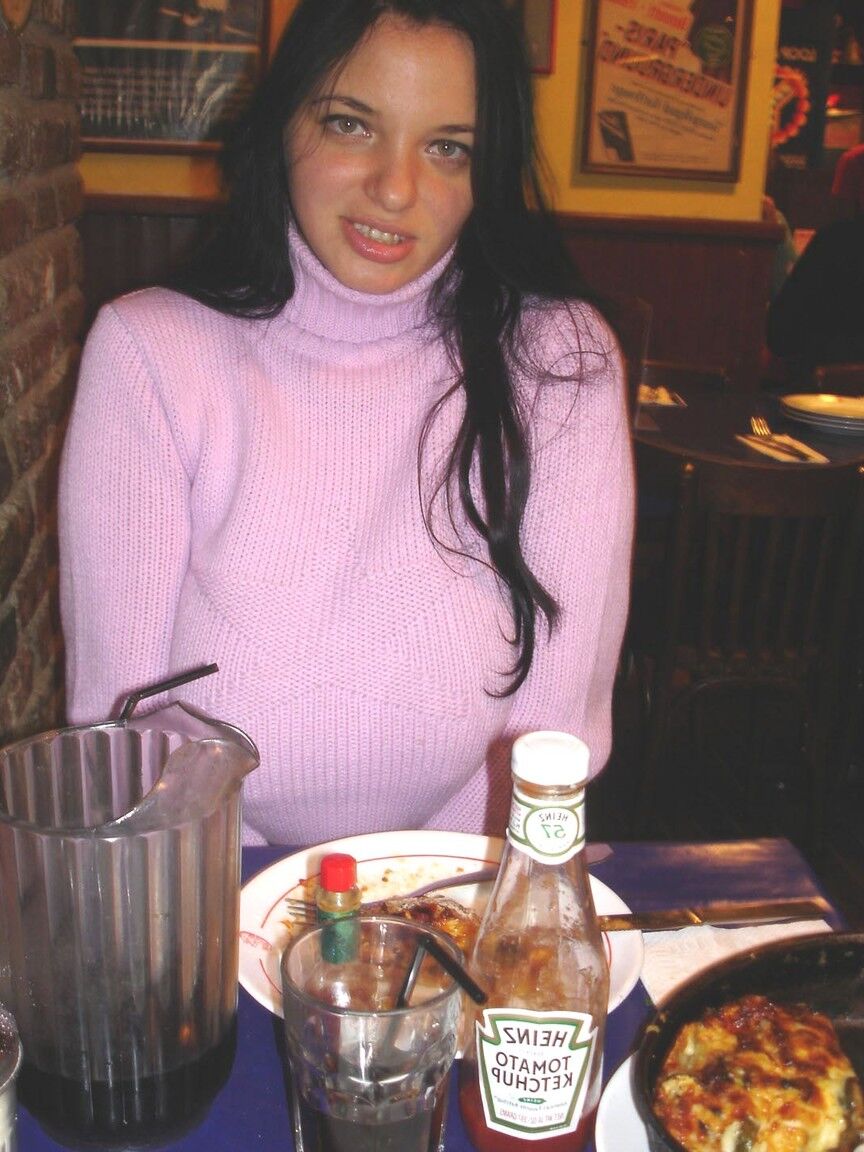 21P Amateur globetrotter Joana flashing her big tits in public in Paris