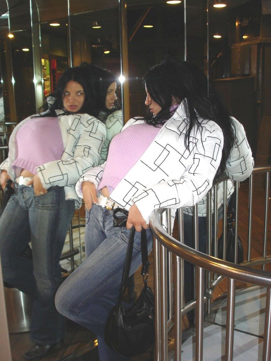 21P Amateur globetrotter Joana flashing her big tits in public in Paris