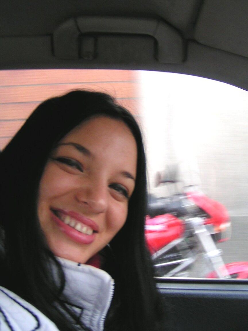 21P Amateur globetrotter Joana flashing her big tits in public in Paris